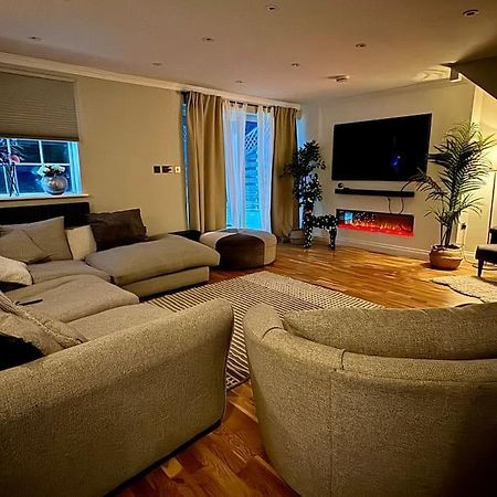 Entire House With A Large Lounge Villa Leverstock Green Екстериор снимка