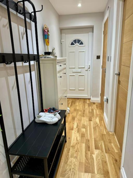 Entire House With A Large Lounge Villa Leverstock Green Екстериор снимка